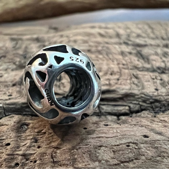 NWT Authentic Chamilia- Hollow Filigree Charm Filigree Ball Bead in 925 Silver - Picture 3 of 4